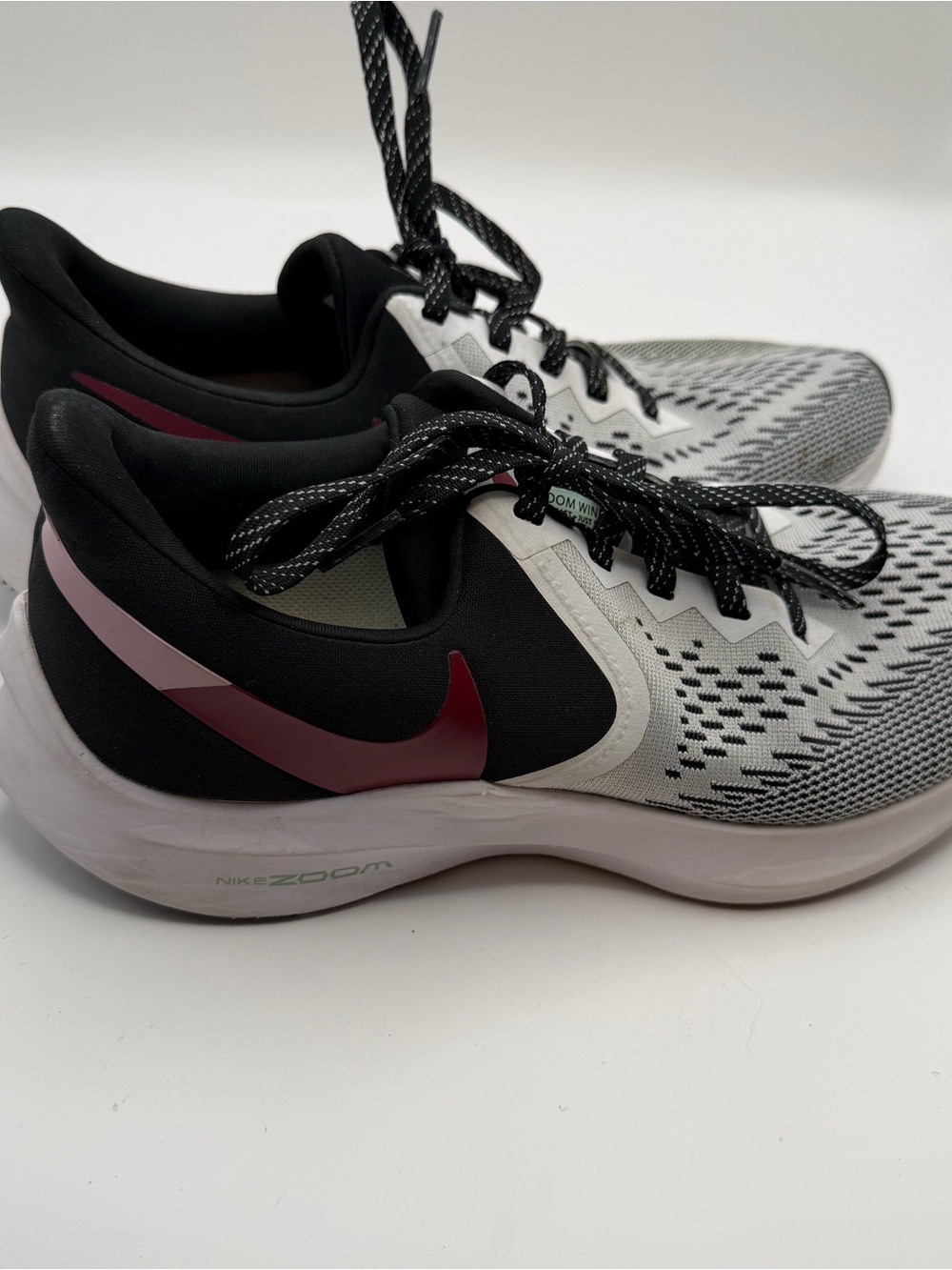 Nike Air Zoom Winflo 6 Women’s Size 9 White Black Pink Running Shoes - Picture 4 of 9